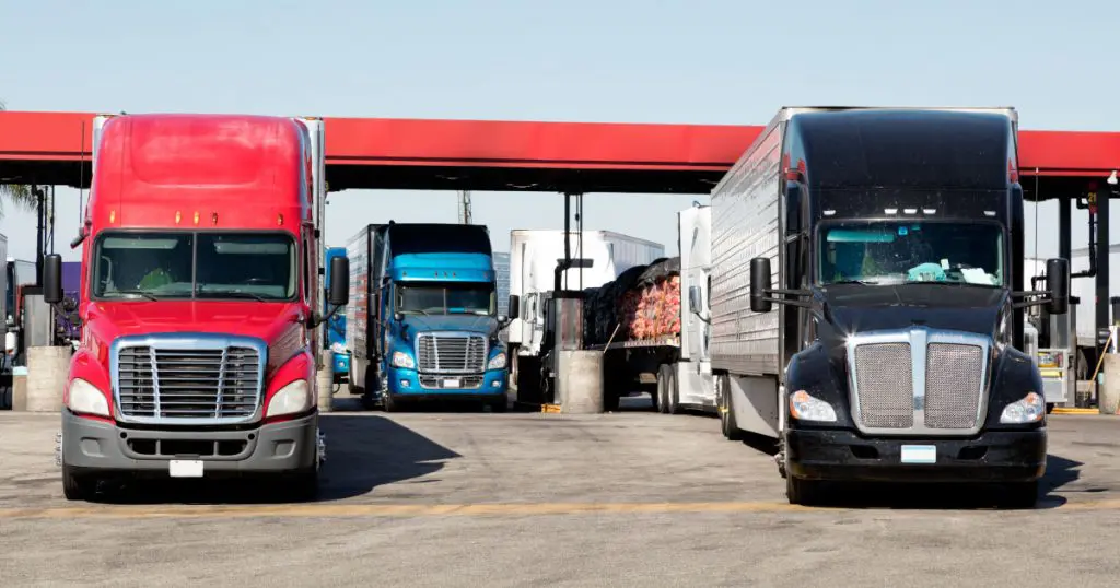 How Can a Fuel Card Kickstart Your Success in Trucking?